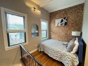 Prime Townhouse | Walkable + Cozy + Modern - Image 4