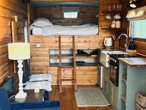 Betty the Bedford with outdoor jacuzzi bath - Image 2