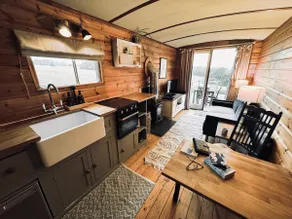 Betty the Bedford with outdoor jacuzzi bath - Image 4