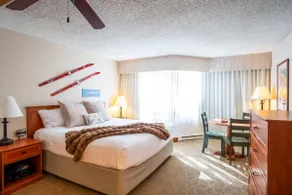 2 King Bed Condo with Pool/Hot tub, Walk to Lifts - Image 3