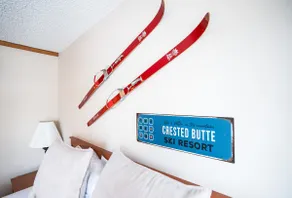 2 King Bed Condo with Pool/Hot tub, Walk to Lifts - Image 5