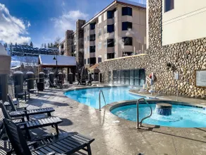 2 King Bed Condo with Pool/Hot tub, Walk to Lifts - Image 2