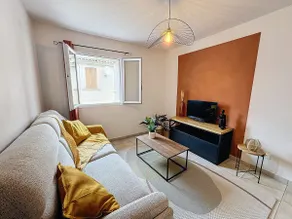Apartment in Saint-Andiol - Image 3