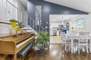 Exuberant - Elmhurst Home! - Image 3