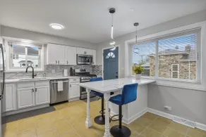 Exuberant - Elmhurst Home! - Image 2