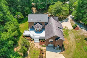 Beautiful Estate in 4 acres of land in Chapel Hill - Image 2