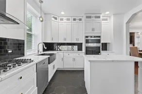 Beverly Hills of Chicago Luxury Guest Favorite - Image 3
