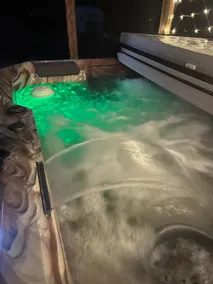 Hot Tub & King Bed In Beckley! - Image 2