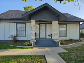 Magnolia Manor Duplex in Downtown Denison - Image 3