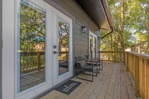 Den on Daniels - Image 4