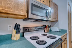 2BR/2BA Retro '90s • Pets OK • 5 Min to Deaconess - Image 3