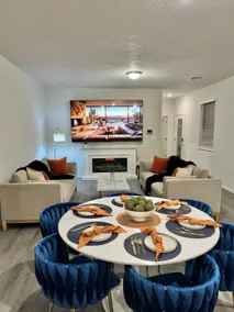 Lux 5-Star New Home 4 King BRs 15min Plaza/Airport - Image 2