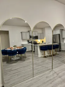 Lux 5-Star New Home 4 King BRs 15min Plaza/Airport - Image 3