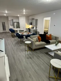 Lux 5-Star New Home 4 King BRs 15min Plaza/Airport - Image 5