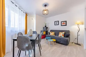 Cozy, renovated & bright apartment • Downtown within walking distance - Image 2