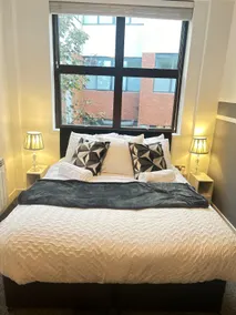 FREE Parking | sleeps 5 |1.6GB Fast WiFi - Image 3