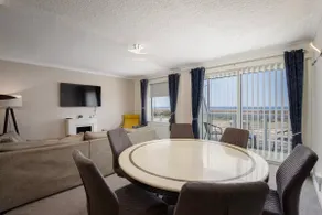 The Beachcomber - seafront, free parking, free wifi - Image 2