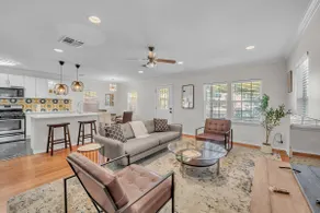 Eclectic SOCO Retreat Fire Pit walk Shops Bakeries - Image 3