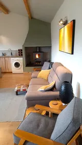 Single storey-renovated barn-quiet rural village - Image 2