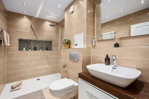 Elegant living space: Schwanenteich Suite Balcony Garage - Image 4