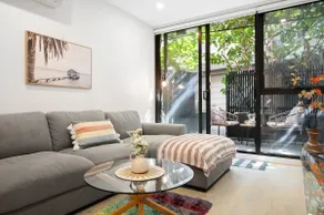 2BR2BA Courtyard Apt Parkville+Pool+Gym+Parking - Image 2