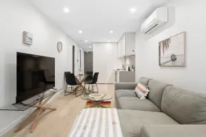 2BR2BA Courtyard Apt Parkville+Pool+Gym+Parking - Image 3