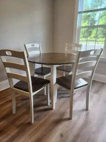 Centrally Located Charming 3 Bed 2.5 Bath Townhome - Image 3