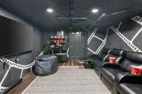 Chalet 1mi to Mount Snow with cinema and hot tub - Image 4