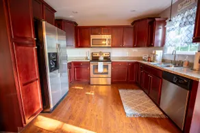 Hoover House: Your Fort Wood Sanctuary - Image 2