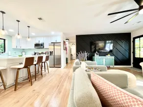 Artsy Fairhope Bay Bungalow, Walk to Bay/Downtown - Image 3