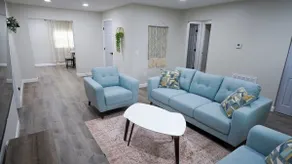 Mins from Beaches, speedway, airport! - Image 3