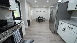 Mins from Beaches, speedway, airport! - Image 5