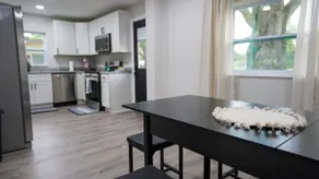 Mins from Beaches, speedway, airport! - Image 4