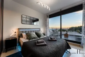 Luxury townhouse with rooftop sauna & Jacuzzi - Image 4