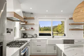 Modern Farmhouse Hot Tub BBQ Foosball 10 min to DT - Image 3