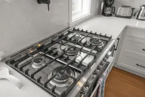 Modern Farmhouse Hot Tub BBQ Foosball 10 min to DT - Image 4