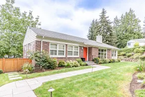 Serene Seward Park 4BR w/ Private basement suite - Image 4