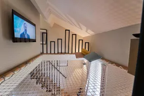 Hanging Net – Unusual, Faron View, Garage, Air Conditioning - Image 3