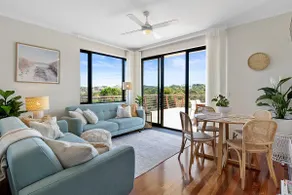 Coastal 2 bed apartment with pool and scenic views - Image 2