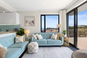 Coastal 2 bed apartment with pool and scenic views - Image 4
