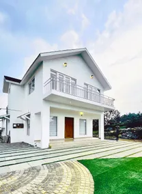 Heaven Dale - Entire Two Bedroom Villa - Image 2