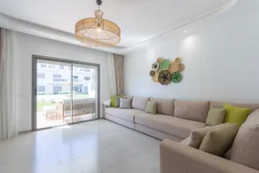 Luxurious ground floor with pool and garden - Image 4