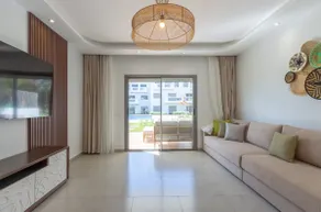 Luxurious ground floor with pool and garden - Image 2