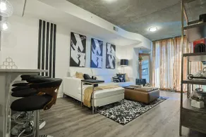 The Luxe Retreat Highrise w/great views - Image 5