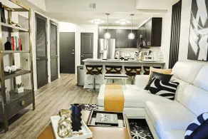 The Luxe Retreat Highrise w/great views - Image 4