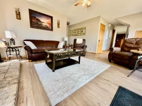 Lakefront house is 30 feet from the water - Image 4