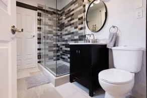 Joliet Retreat: Walk-in Shower + Self Check-in - Image 2