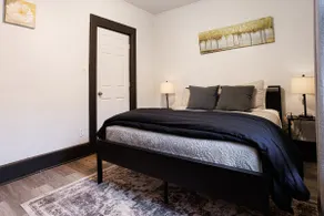 Joliet Retreat: Walk-in Shower + Self Check-in - Image 3