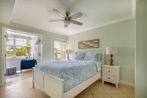 Private beach access with water & heated pool - Image 4