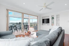 Retreat by the Sea – Ocean Views & Spa Bliss - Image 4